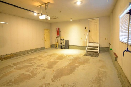 393 Hawktree Circle Nw, Calgary, AB - Indoor Photo Showing Bathroom