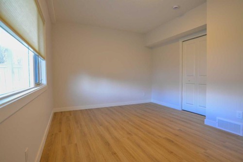 393 Hawktree Circle Nw, Calgary, AB - Indoor Photo Showing Other Room