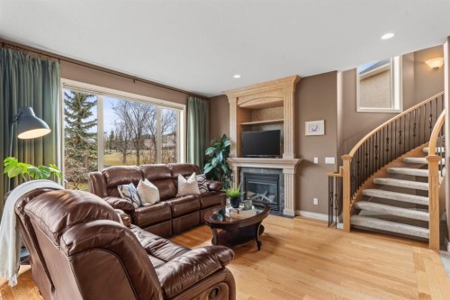 140 Simcoe Close Sw, Calgary, AB 