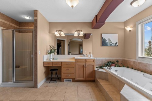 140 Simcoe Close Sw, Calgary, AB 