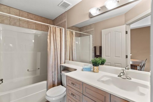 140 Simcoe Close Sw, Calgary, AB 