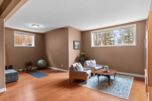 140 Simcoe Close Sw, Calgary, AB 