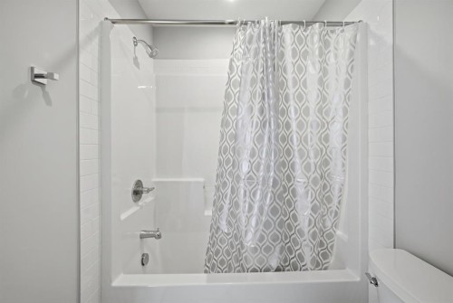 2304-44 Skyview Parkway, Calgary, AB - Indoor Photo Showing Bathroom