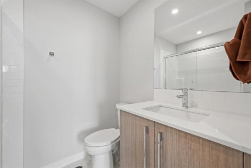 2304-44 Skyview Parkway, Calgary, AB - Indoor Photo Showing Bathroom