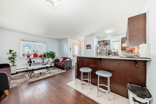 7716 Bowness Road Nw, Calgary, AB - Indoor Photo Showing Living Room