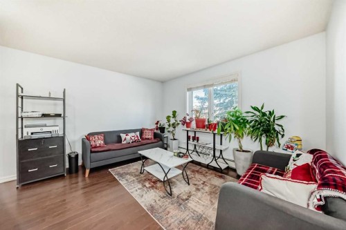 7716 Bowness Road Nw, Calgary, AB - Indoor Photo Showing Living Room