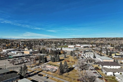 7716 Bowness Road Nw, Calgary, AB - Outdoor With View