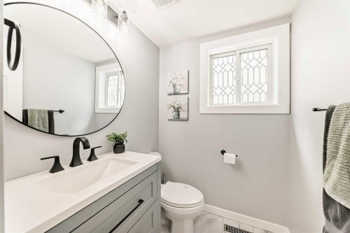 34 River Rock Way Se, Calgary, AB - Indoor Photo Showing Bathroom