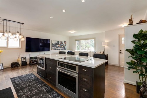 5004 43 Street Sw, Calgary, AB - Indoor