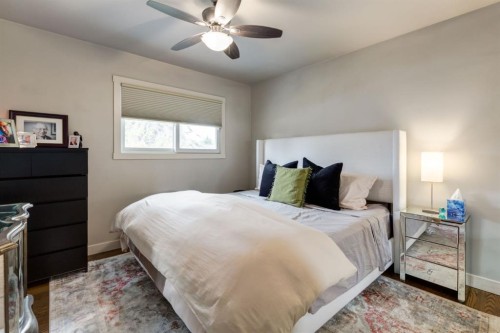 5004 43 Street Sw, Calgary, AB - Indoor Photo Showing Bedroom