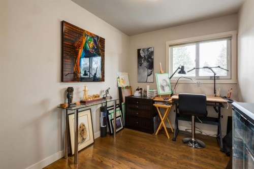 5004 43 Street Sw, Calgary, AB - Indoor