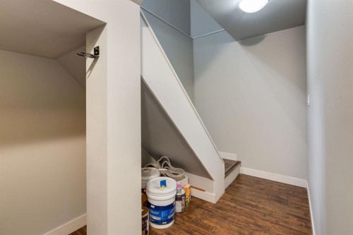 5004 43 Street Sw, Calgary, AB - Indoor Photo Showing Other Room