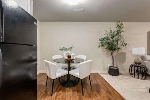 5004 43 Street Sw, Calgary, AB - Indoor Photo Showing Dining Room