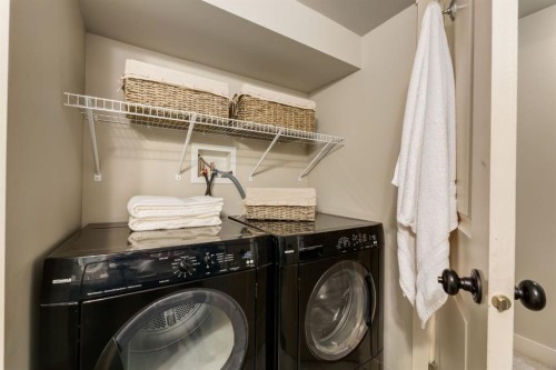5004 43 Street Sw, Calgary, AB - Indoor Photo Showing Laundry Room