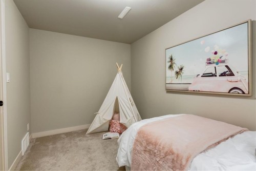 5004 43 Street Sw, Calgary, AB - Indoor Photo Showing Bedroom