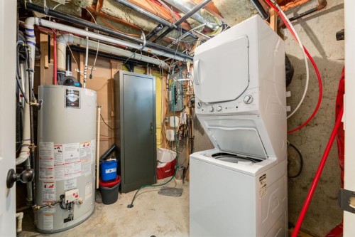 5004 43 Street Sw, Calgary, AB - Indoor