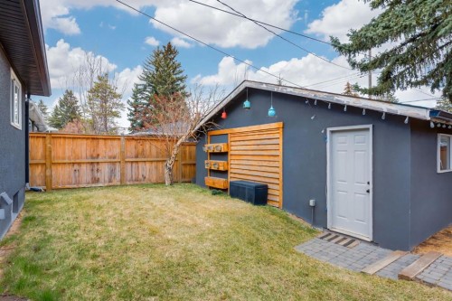 5004 43 Street Sw, Calgary, AB - Outdoor
