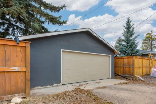 5004 43 Street Sw, Calgary, AB - Outdoor