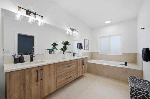 180 South Shore, Chestermere, AB - Indoor Photo Showing Bathroom
