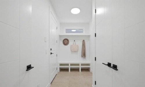 180 South Shore, Chestermere, AB - Indoor Photo Showing Other Room