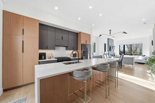 1502 37 Avenue Sw, Calgary, AB - Indoor Photo Showing Kitchen With Upgraded Kitchen