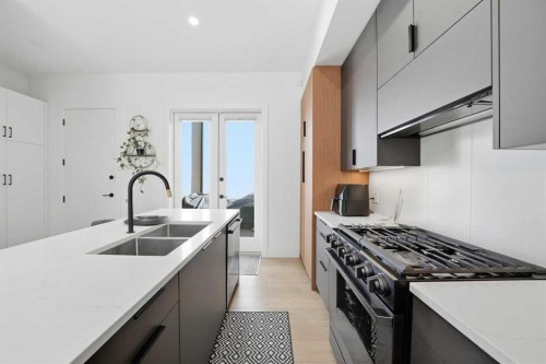1502 37 Avenue Sw, Calgary, AB - Indoor Photo Showing Kitchen With Double Sink With Upgraded Kitchen
