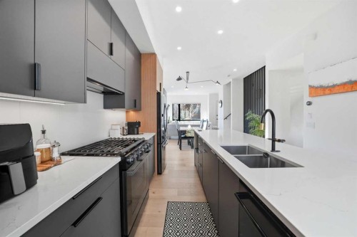 1502 37 Avenue Sw, Calgary, AB - Indoor Photo Showing Kitchen With Double Sink With Upgraded Kitchen
