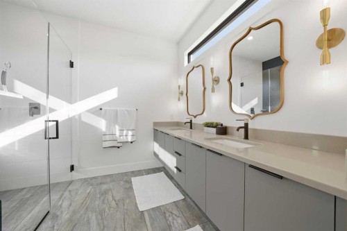 1502 37 Avenue Sw, Calgary, AB - Indoor Photo Showing Bathroom