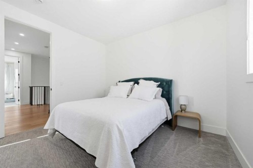 1502 37 Avenue Sw, Calgary, AB - Indoor Photo Showing Bedroom