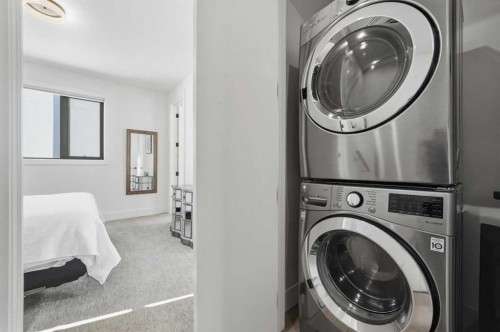 1502 37 Avenue Sw, Calgary, AB - Indoor Photo Showing Laundry Room