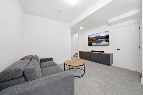 1502 37 Avenue Sw, Calgary, AB - Indoor Photo Showing Other Room