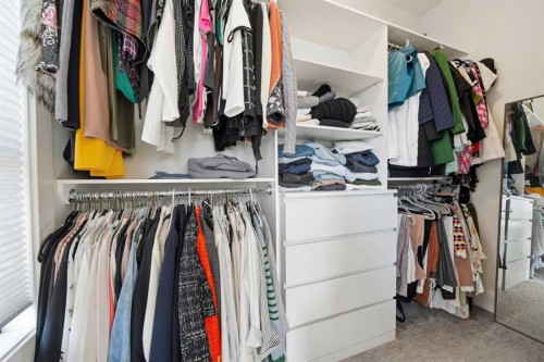 1502 37 Avenue Sw, Calgary, AB - Indoor With Storage