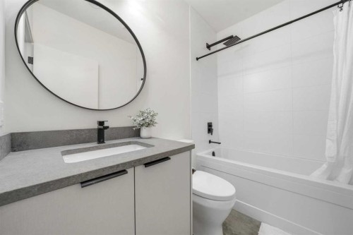 1502 37 Avenue Sw, Calgary, AB - Indoor Photo Showing Bathroom