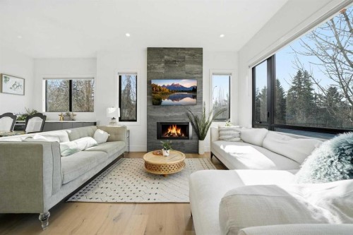 1502 37 Avenue Sw, Calgary, AB - Indoor Photo Showing Living Room With Fireplace