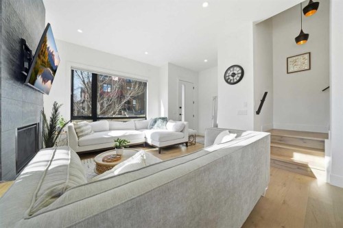 1502 37 Avenue Sw, Calgary, AB - Indoor Photo Showing Living Room