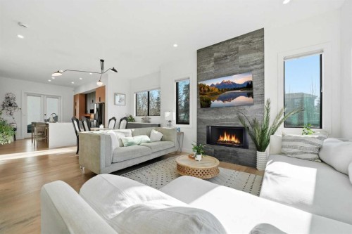 1502 37 Avenue Sw, Calgary, AB - Indoor Photo Showing Living Room With Fireplace