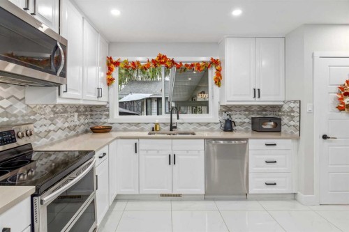 310 Wascana Crescent Se, Calgary, AB - Indoor Photo Showing Kitchen With Double Sink