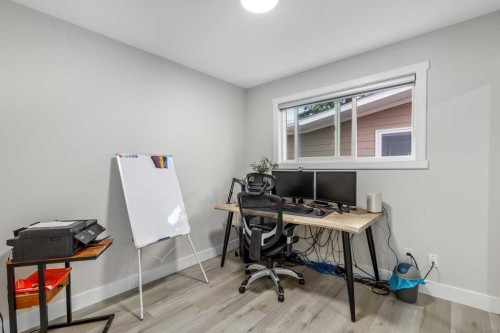 310 Wascana Crescent Se, Calgary, AB - Indoor Photo Showing Office