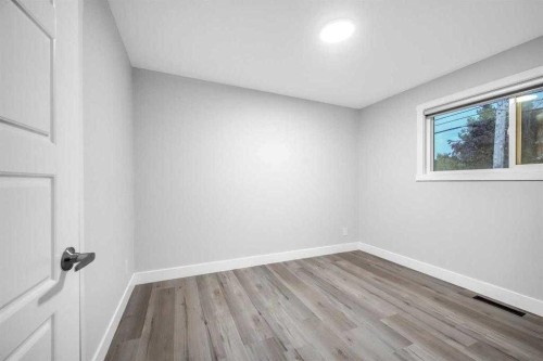 310 Wascana Crescent Se, Calgary, AB - Indoor Photo Showing Other Room