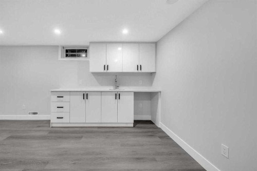 310 Wascana Crescent Se, Calgary, AB - Indoor
