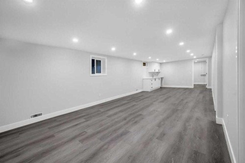 310 Wascana Crescent Se, Calgary, AB - Indoor