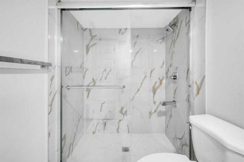 310 Wascana Crescent Se, Calgary, AB - Indoor Photo Showing Bathroom