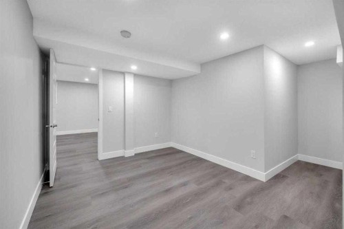 310 Wascana Crescent Se, Calgary, AB - Indoor Photo Showing Other Room