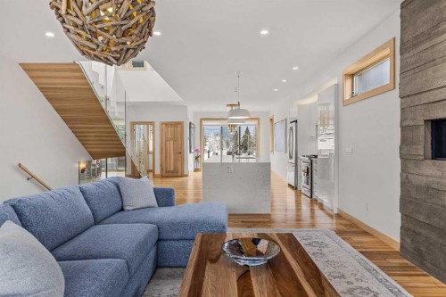 700 8 Avenue, Canmore, AB - Indoor Photo Showing Living Room