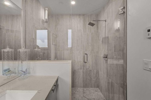 700 8 Avenue, Canmore, AB - Indoor Photo Showing Bathroom