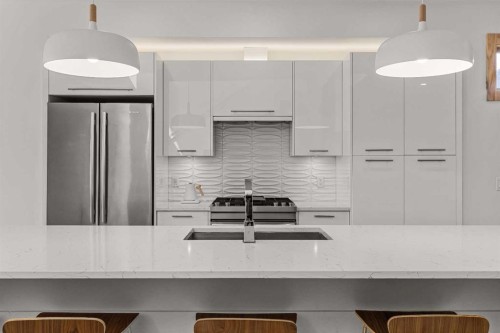 700 8 Avenue, Canmore, AB - Indoor Photo Showing Kitchen With Upgraded Kitchen