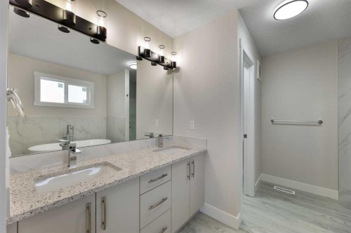 538 Ranch Green, Strathmore, AB - Indoor Photo Showing Bathroom