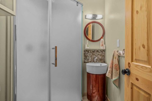 108 Glacier Drive, Banff, AB - Indoor Photo Showing Bathroom