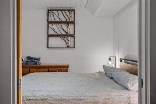 108 Glacier Drive, Banff, AB - Indoor Photo Showing Bedroom
