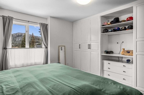 108 Glacier Drive, Banff, AB - Indoor Photo Showing Bedroom
